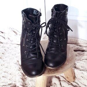 Vintage Y2K MADDEN GIRL "Whipster" Lace Up Prairie Ankle Boots